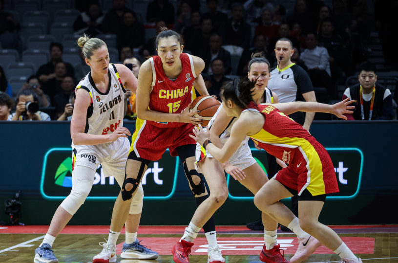 开云入口-宫鲁鸣变阵失败！韩旭李月汝组首发双塔仅20中5 被打爆成败因