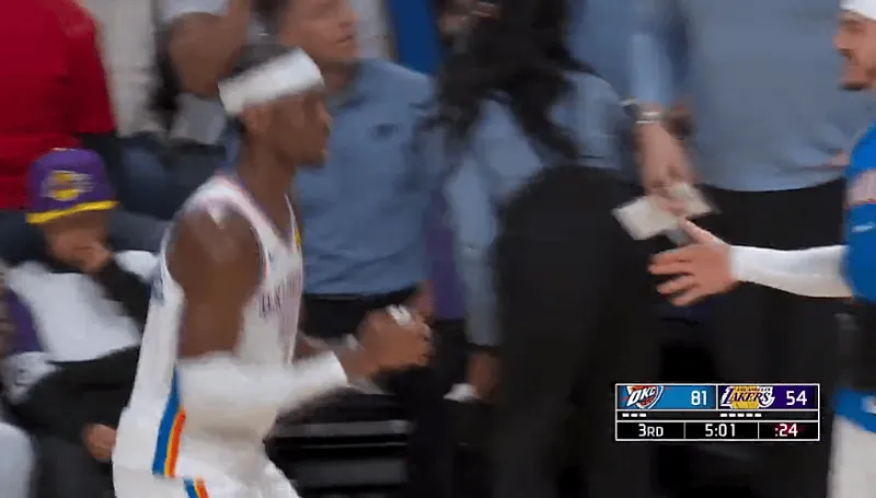 开云入口-亚历山大三分投进得到19分，雷霆下半场16-7领先湖人27分